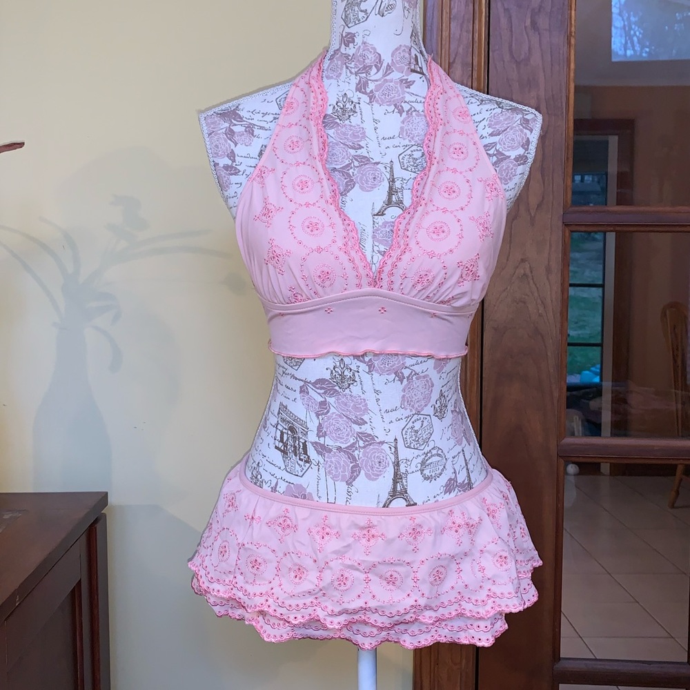 Hot Kiss | Pink Ruffle Dainty Embroidered Bikini